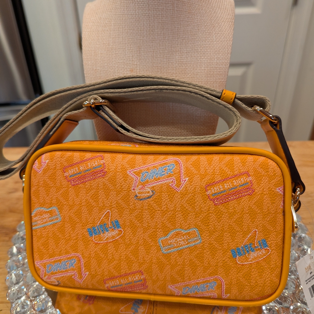 Michael Kors Bradshaw Small Embellished Signature Logo Camera Crossbody NWT - Picture 4 of 6